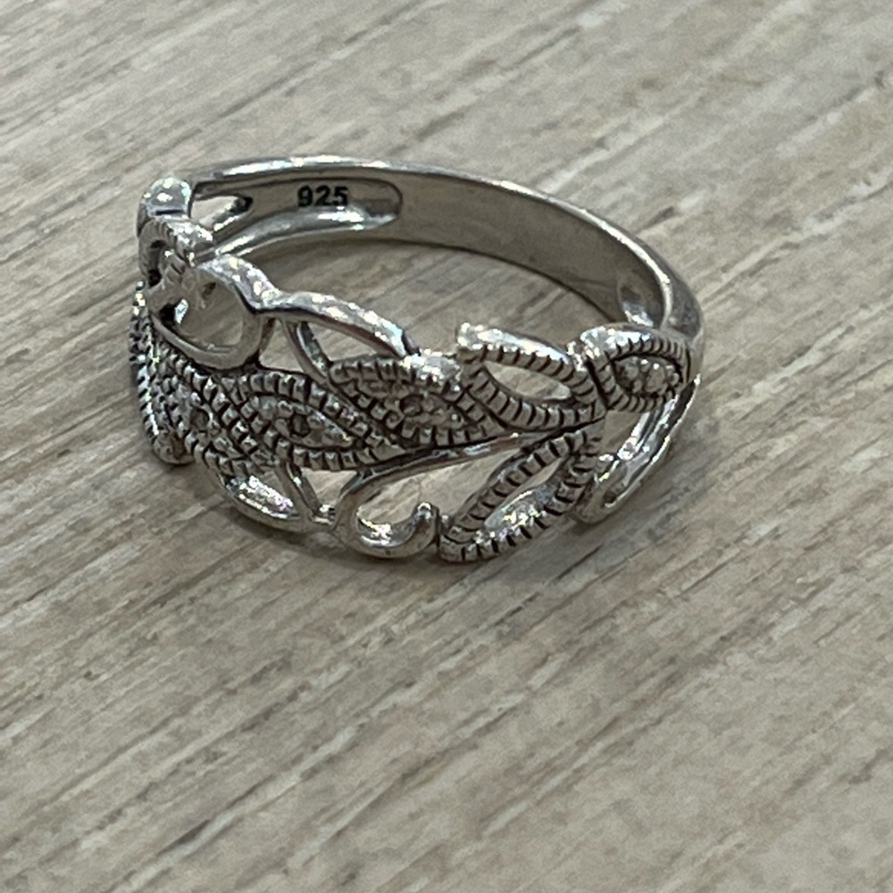 Sterling ring with three stones and pretty floral leaf design signed RJ size 7